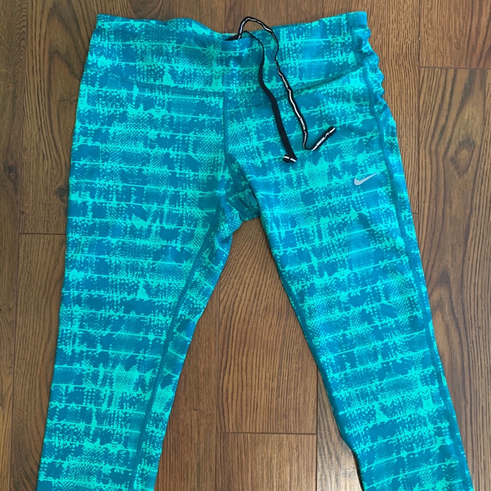 Nike dri-fit crops